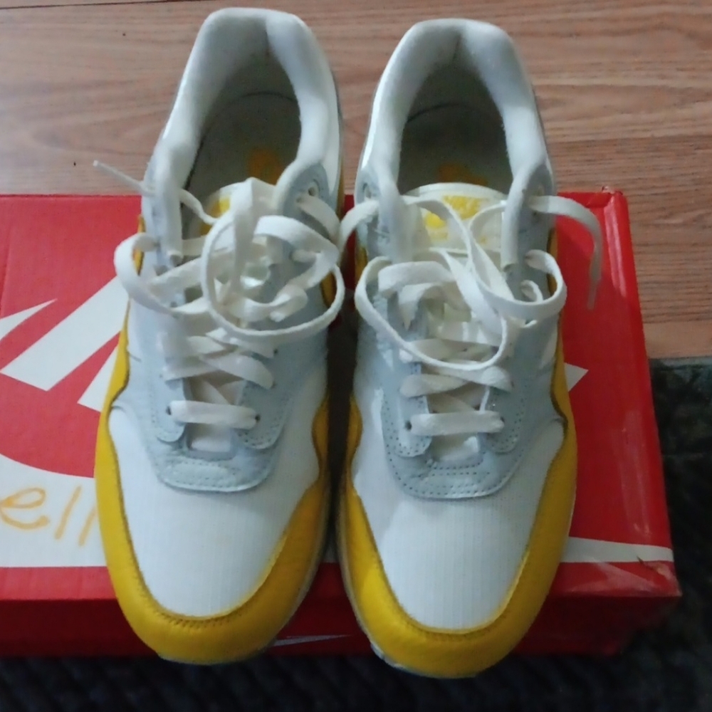 TOUR YELLOW NIKE AIR MAX 1